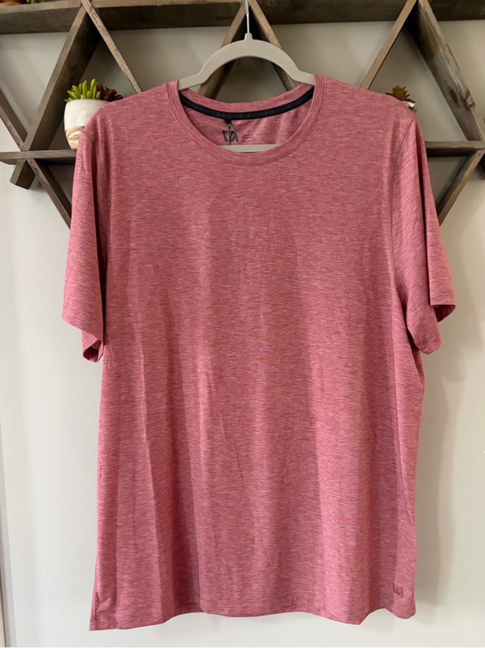 VRST Men's Icon T-Shirt in Desert Rust Heather. Size Large. NWT.